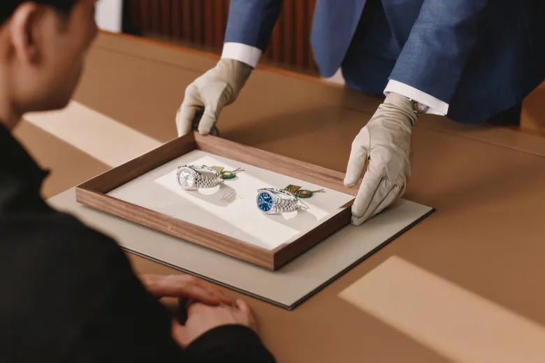 Rolex - Senden Sie uns eine Nachricht